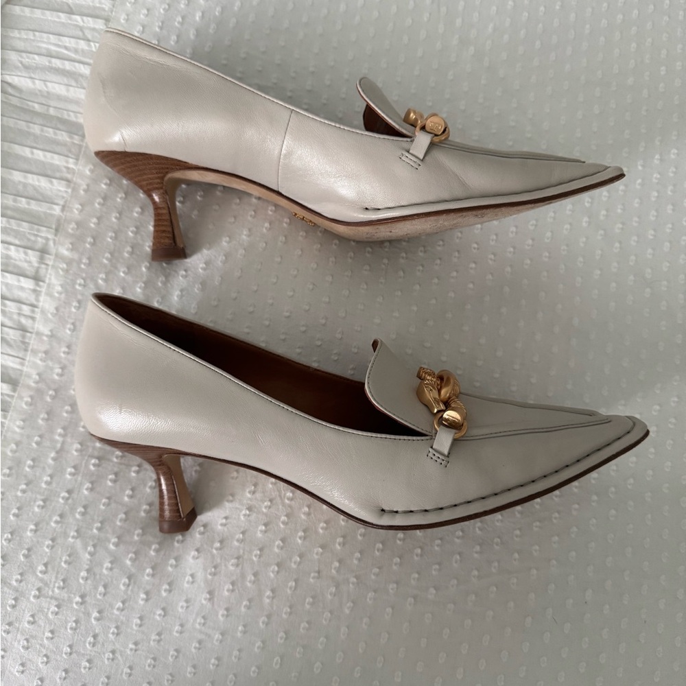 Tory Burch Ivory Loafers with Gold Chain Detail - Picture 3 of 7